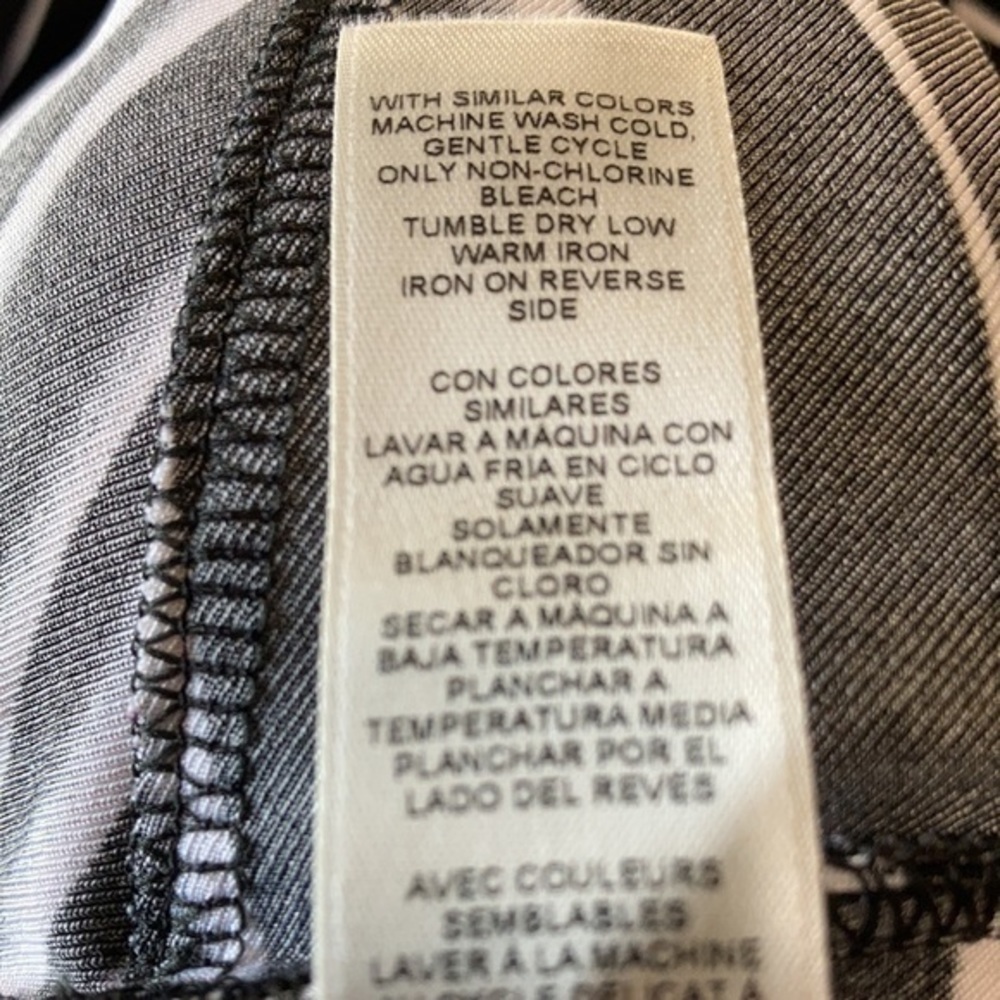 Chico’s size 2, asymmetrical black & white V-neck - Picture 8 of 10